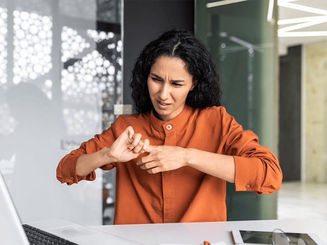 Woman dealing with mallet finger